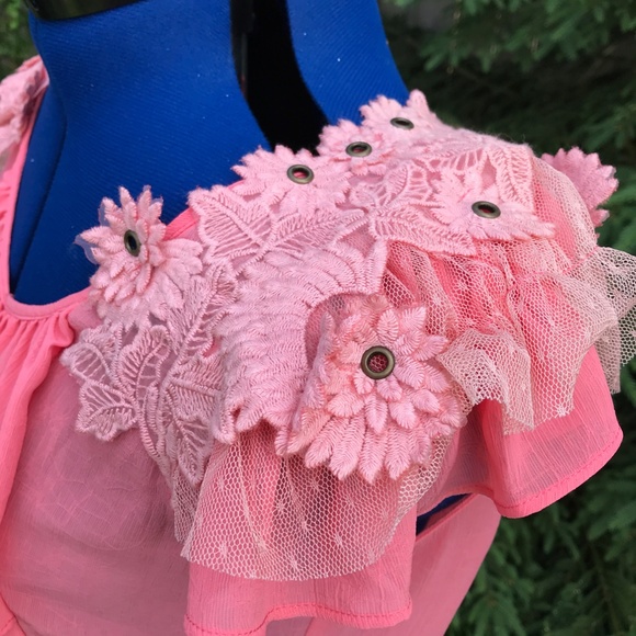 *NWT* Pink Chiffon Ruffle Sleeveless Blouse - Picture 5 of 10